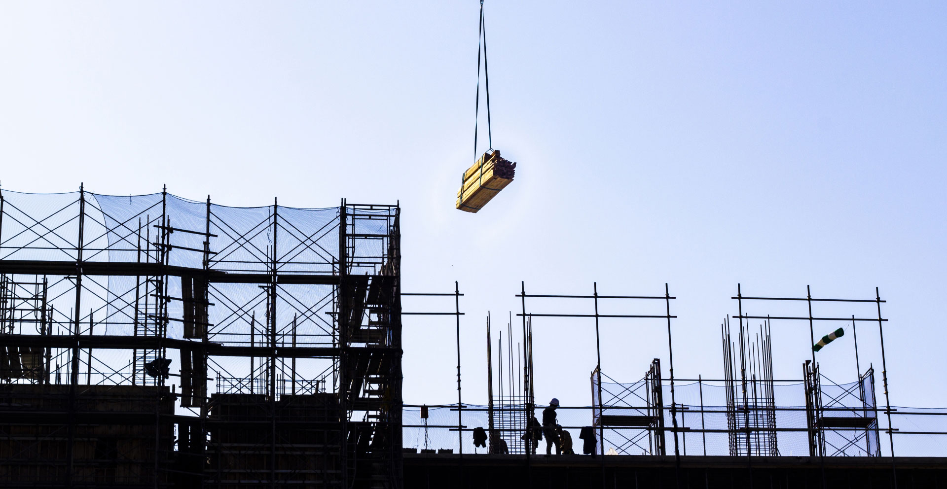 山形県酒田市を中心とした東北エリアのとび、解体工事、足場材リース、足場材販売なら高成架設株式会社へお任せください。